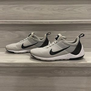 NIKE TRAINING SHOE MENS SIZE 9.5
